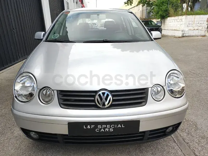 Usado VW Polo Trendline 75 CV (55 kW) 2003 Gris / plata Berlina