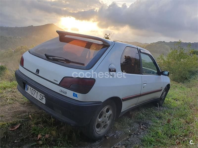 Usado Peugeot 306 103 CV (75 kW) 1995 Blanco Berlina