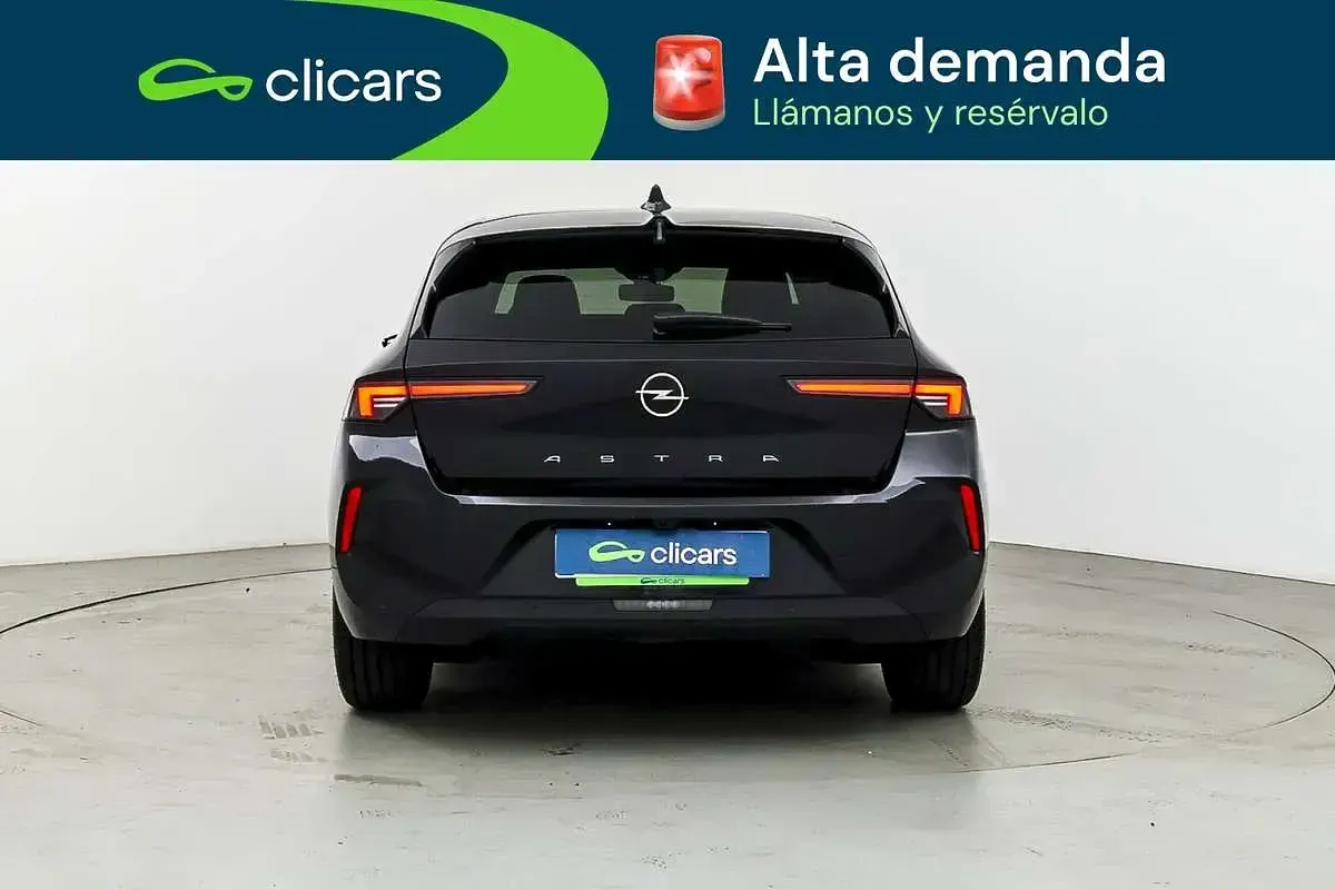 Usado Opel Astra Edition 110 CV (80 kW) 2024 Negro Utilitario