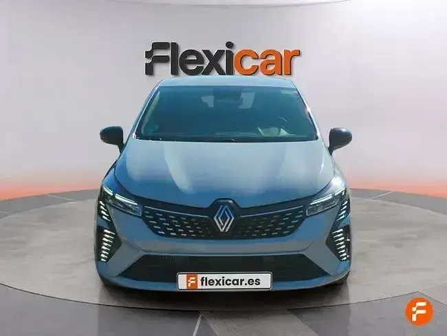 Usado Renault Clio Techno 90 CV (66 kW) 2025 Gris Utilitario