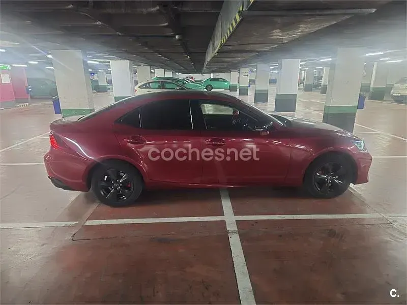 Usado Lexus IS300h 223 CV (164 kW) 2019 Rojo Berlina
