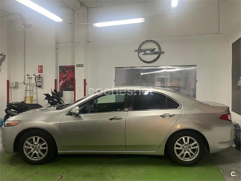 Gris / plata Usado 2011 Honda Accord Comfort Berlina | 7500 € (Buen precio) - Imagen 1/4
