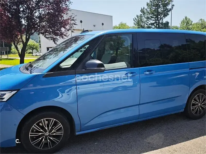 Usado VW Multivan Life 218 CV (160 kW) 2022 Azul Monovolumen