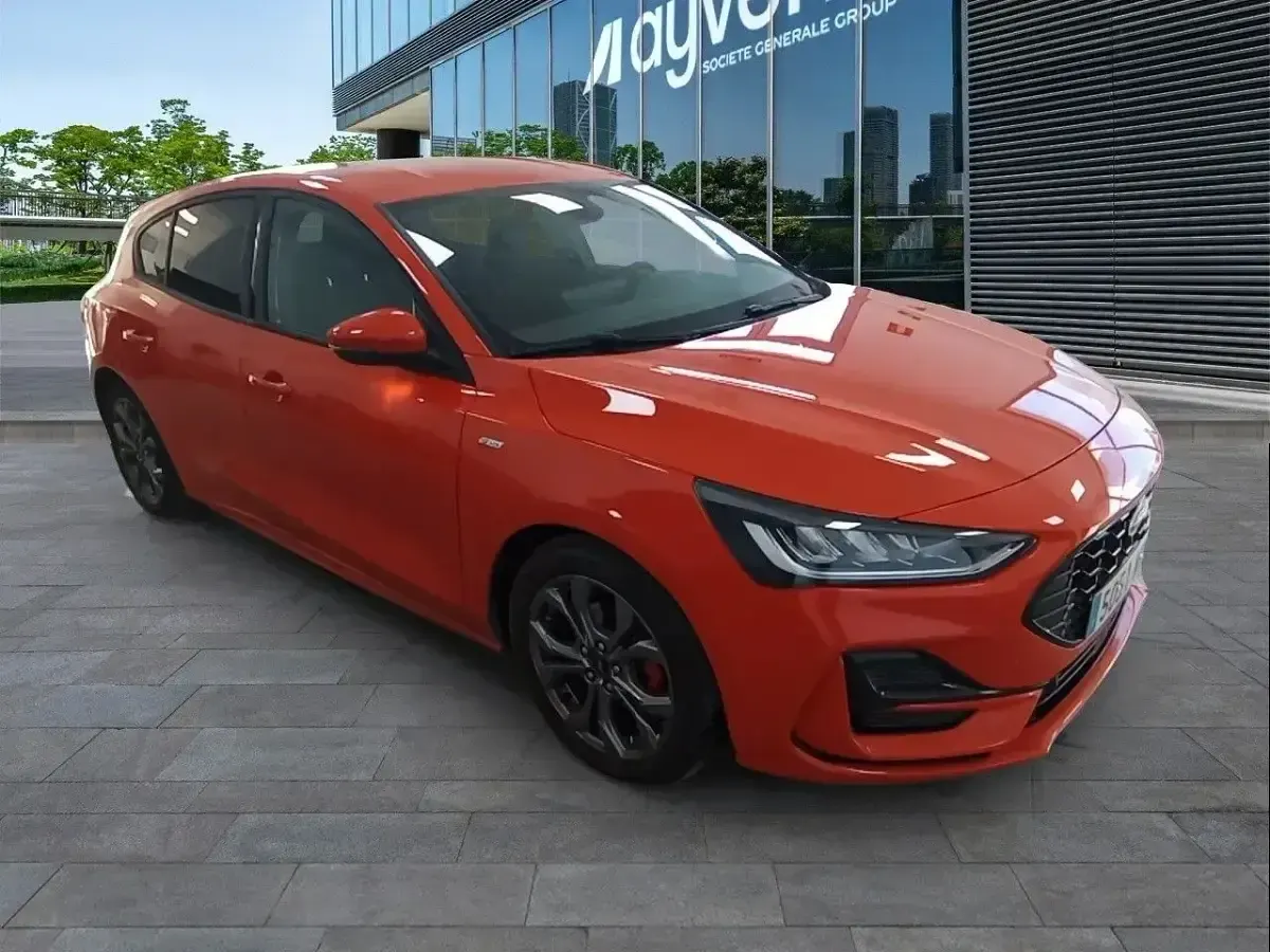 Usado Ford Focus ST-Line 125 CV (91 kW) 2025 Rojo Utilitario