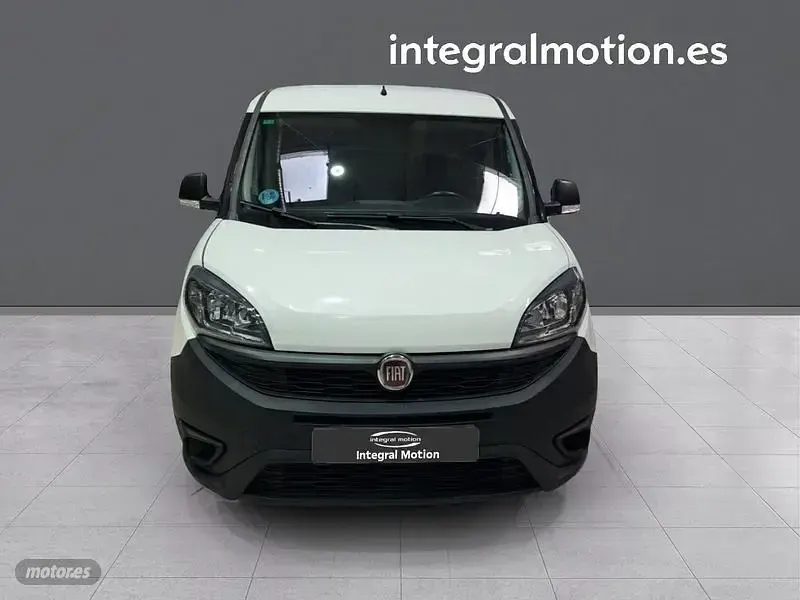 Usado Fiat Doblò 95 CV (69 kW) 2021 Blanco Monovolumen