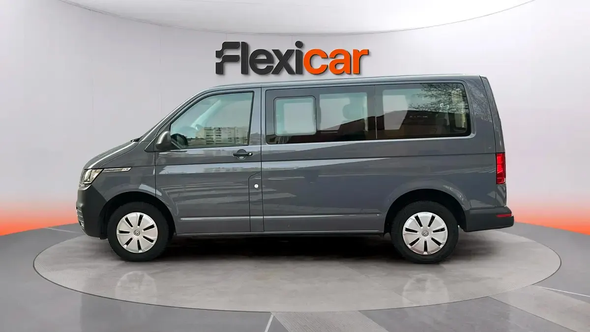 Usado VW Caravelle 110 CV (80 kW) 2023 Gris Van