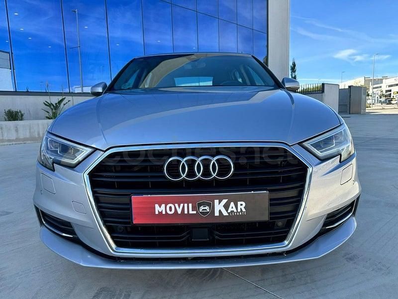 Usado Audi A3 116 CV (85 kW) 2019 Gris / plata Berlina