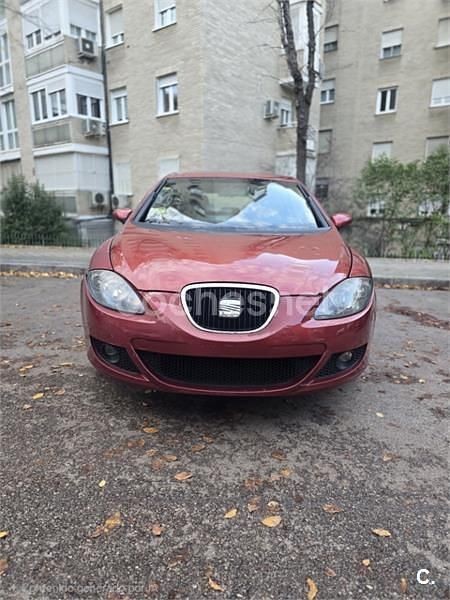 Usado Seat Leon Reference 105 CV (77 kW) 2006 Rojo Berlina