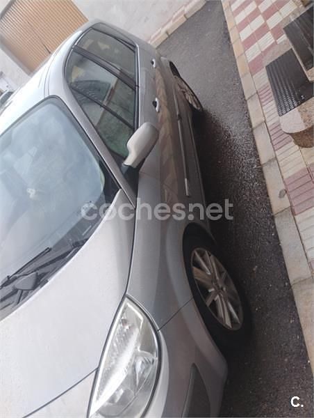 Gris / plata Usado 2004 Renault Scénic II Dynamique Monovolumen | 2200 € (Precio justo) - Imagen 1/4