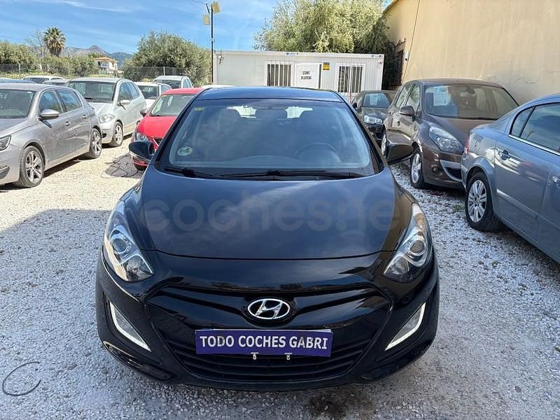Usado Hyundai i30 110 CV (80 kW) 2012 Negro Berlina