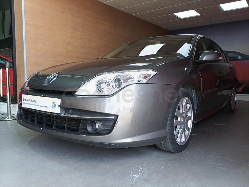 Usado Renault Laguna III Dynamique 130 CV (95 kW) 2009 Gris / plata Berlina