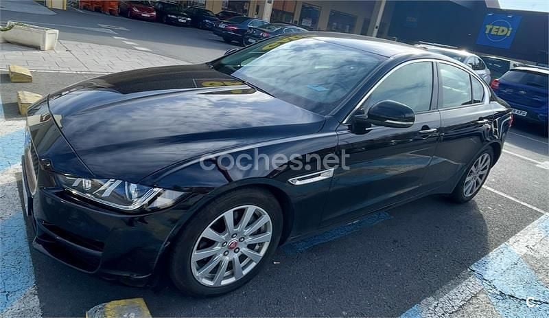Usado Jaguar XE Prestige 240 CV (176 kW) 2018 Negro Berlina