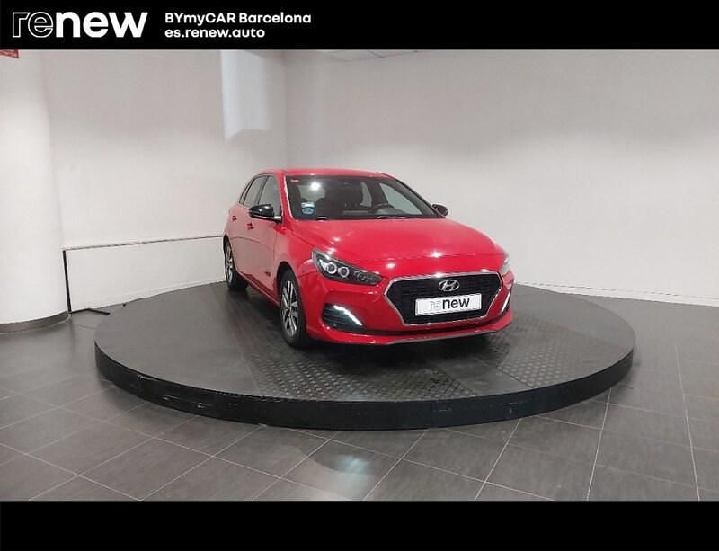 Usado Hyundai i30 120 CV (88 kW) 2019 Rojo Berlina