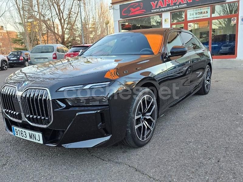 Negro Usado 2024 BMW 740 Berlina | 89.990 € (Precio justo) - Imagen 1/4