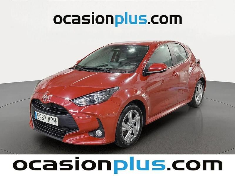 Usado Toyota Yaris Active 116 CV (85 kW) 2024 Rojo Utilitario