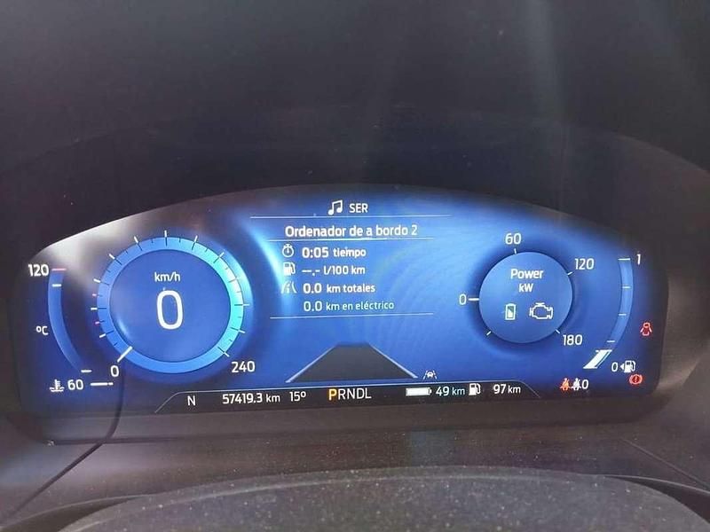 Usado Ford Kuga ST-Line X 225 CV (165 kW) 2022 Plateado SUV