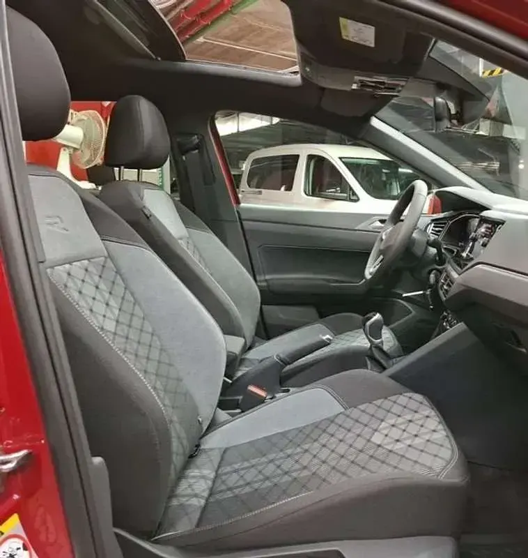 Nuevo VW Polo R-line 95 CV (69 kW) 2026 Rojo Utilitario