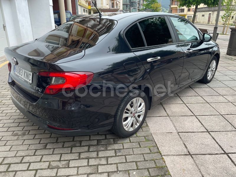 Usado Fiat Tipo Easy 120 CV (88 kW) 2018 Negro Berlina