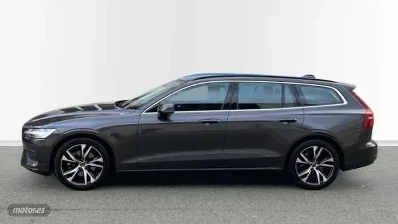 Usado Volvo V60 Core 2025 Gris Familiar