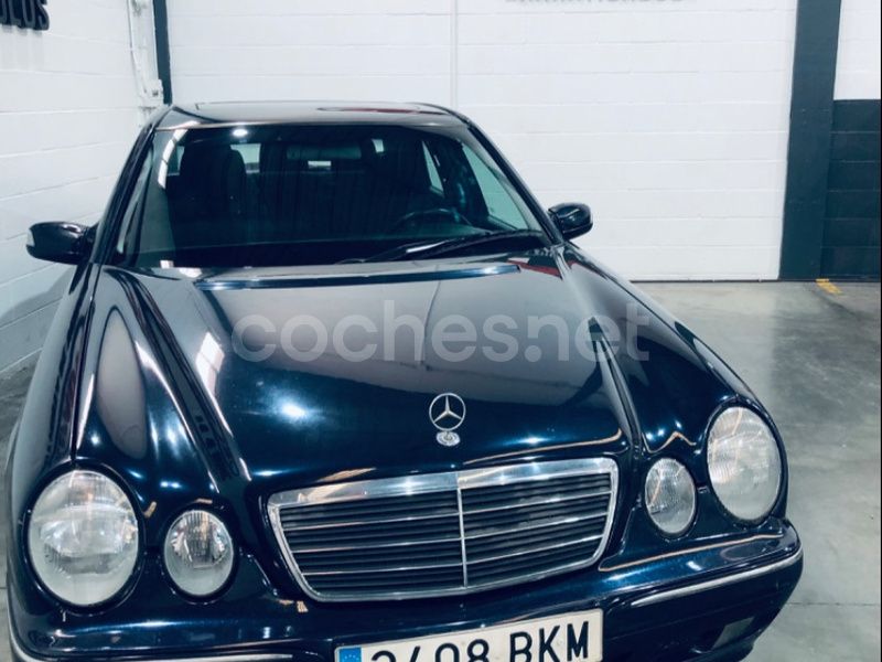 Azul Usado 2001 Mercedes E270 Elegance Berlina | 3150 € - Imagen 1/4