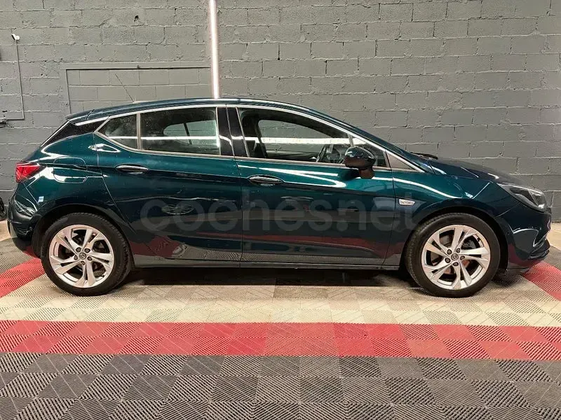 Usado Opel Astra Selective 110 CV (80 kW) 2016 Verde Berlina