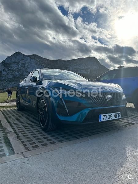 Azul Usado 2023 Peugeot 408 GT GT Berlina | 29.900 € (Caro) - Imagen 1/3