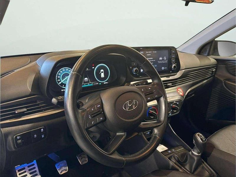 Usado Hyundai Bayon 101 CV (74 kW) 2023 Gris SUV