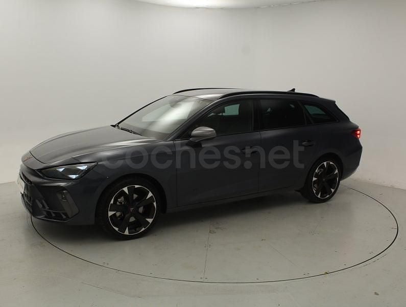 Usado Cupra Leon 150 CV (110 kW) 2025 Gris / plata Familiar