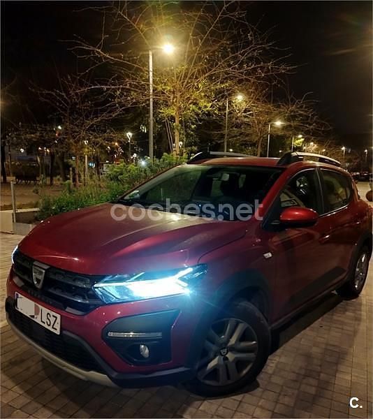 Usado Dacia Sandero Comfort 101 CV (74 kW) 2021 Granate Berlina