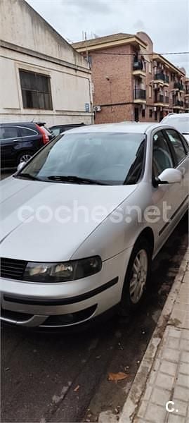 Usado Seat Leon Stella 90 CV (66 kW) 2003 Gris / plata Utilitario