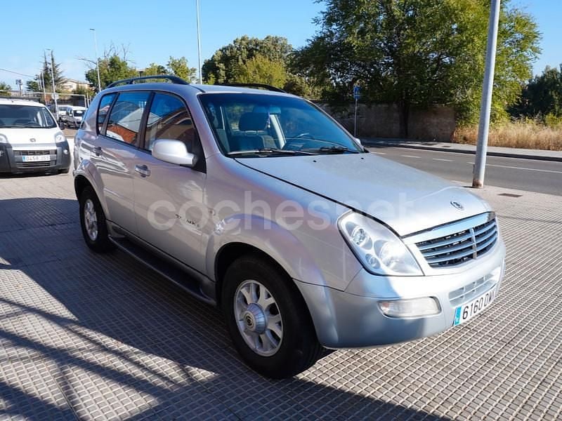 Usado Ssangyong (KGM) Rexton 165 CV (121 kW) 2005 Gris / plata SUV