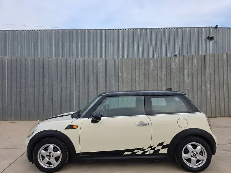 Usado Mini ONE 95 CV (69 kW) 2007 Beige Utilitario