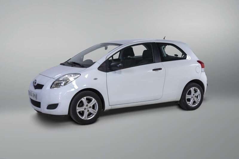 Blanco Usado 2009 Toyota Yaris Active Utilitario | 7990 € (Precio justo) - Imagen 1/4