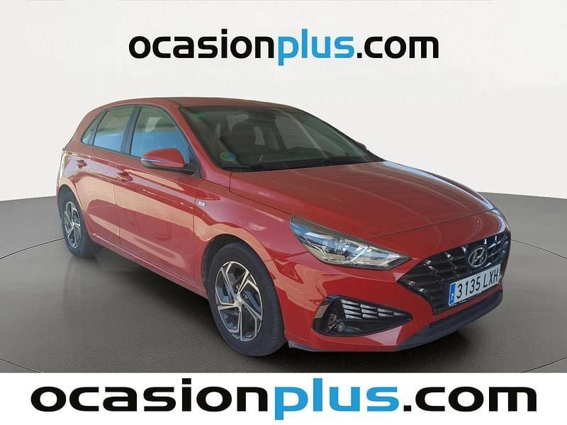Usado Hyundai i30 120 CV (88 kW) 2022 Rojo Utilitario