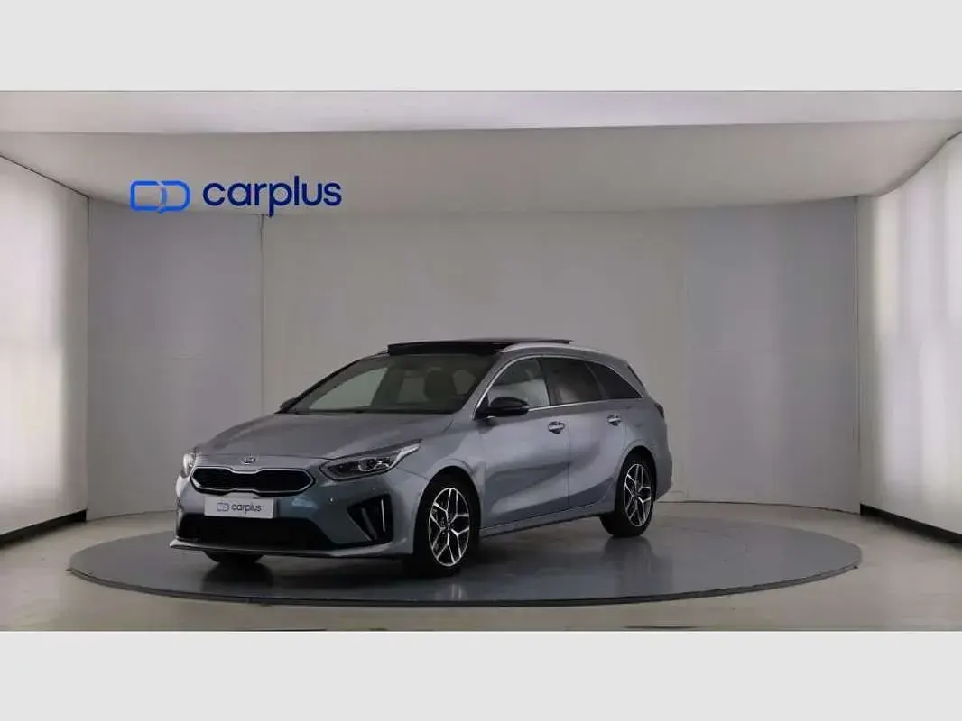 Usado Kia Ceed GT GT-Line 136 CV (100 kW) 2021 Plateado Familiar
