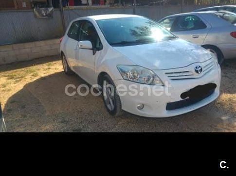 Usado Toyota Auris Active 132 CV (97 kW) 2011 Blanco Berlina