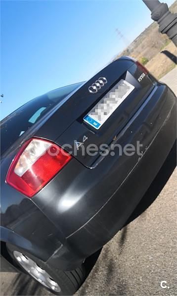 Usado Audi A4 130 HP (95 kW) 2004 Cinzento Sedan