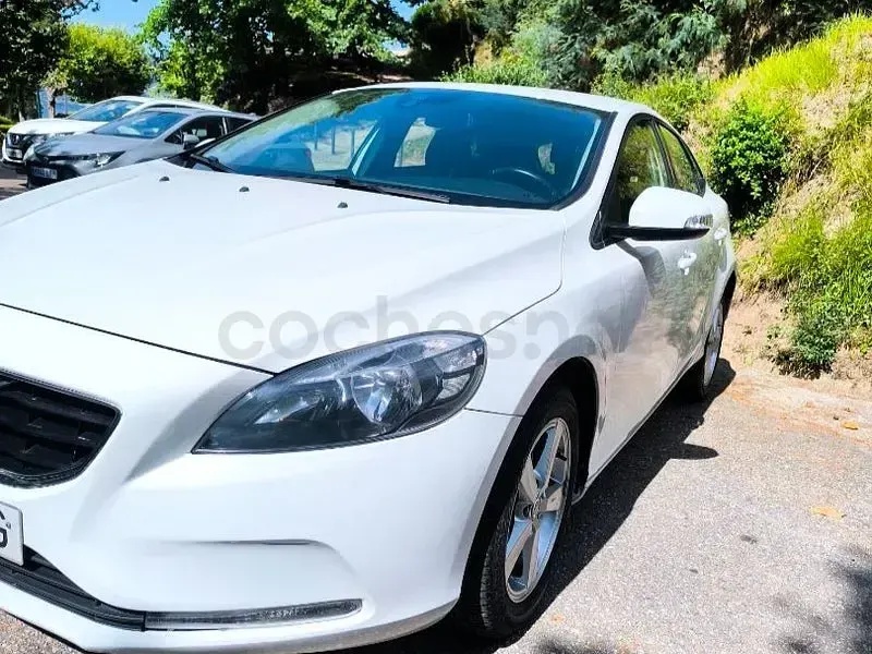 Usado Volvo V40 Kinetic 120 CV (88 kW) 2016 Blanco Berlina