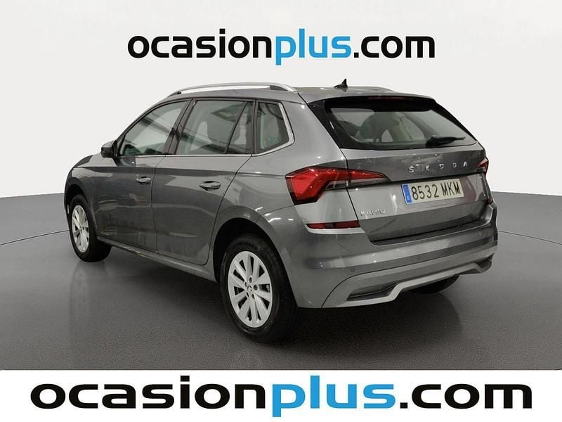 Usado Skoda Kamiq Ambition 110 CV (80 kW) 2023 Gris SUV