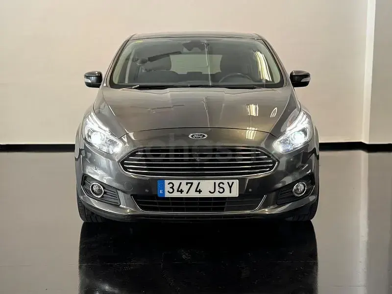 Usado Ford S-MAX Titanium 160 CV (117 kW) 2016 Gris / plata Monovolumen