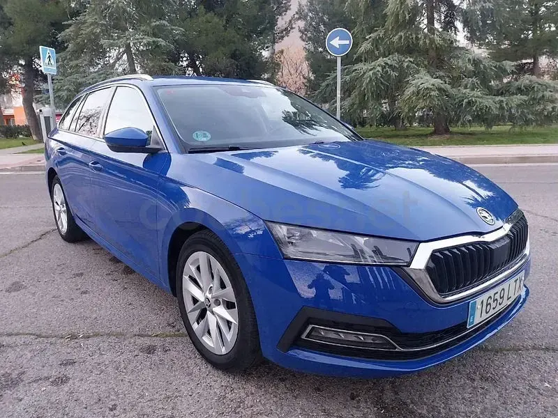 Usado Skoda Octavia Style 150 CV (110 kW) 2021 Azul Familiar