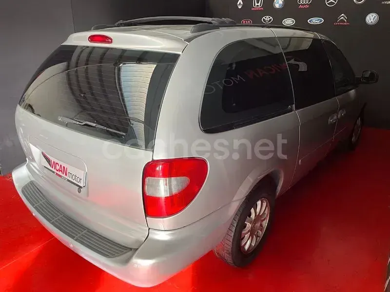 Usado Chrysler Grand Voyager Limited 175 CV (128 kW) 2005 Gris / plata Monovolumen