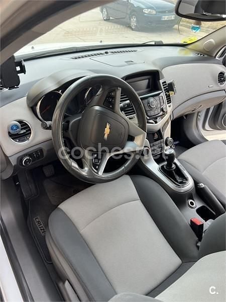 Blanco Usado 2010 Chevrolet Cruze LS Berlina | 4000 € (Precio justo) - Imagen 1/2