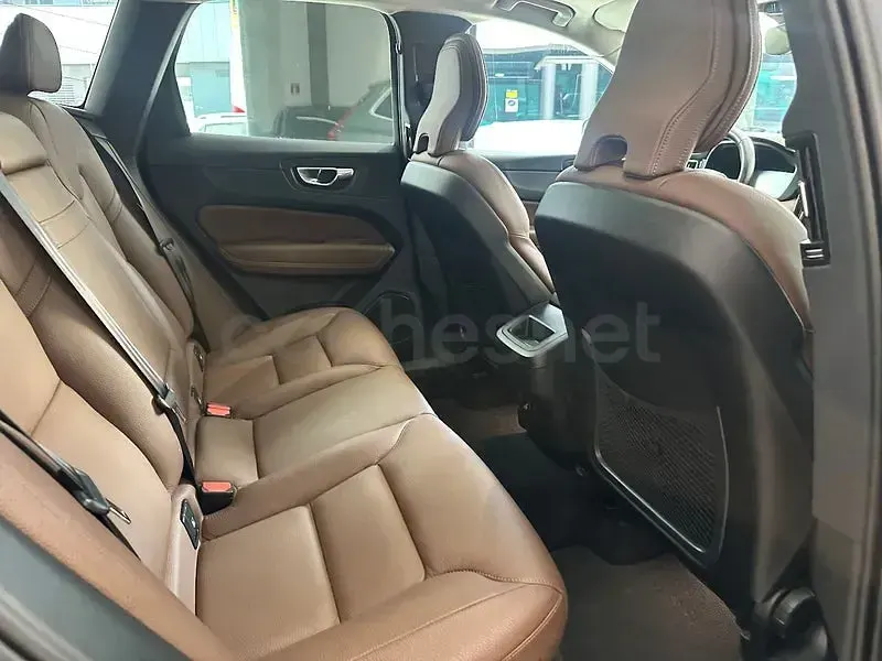 Usado Volvo XC60 Inscription 197 CV (144 kW) 2020 Gris / plata SUV