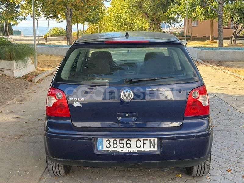 Usado VW Polo Highline 75 CV (55 kW) 2003 Azul Berlina