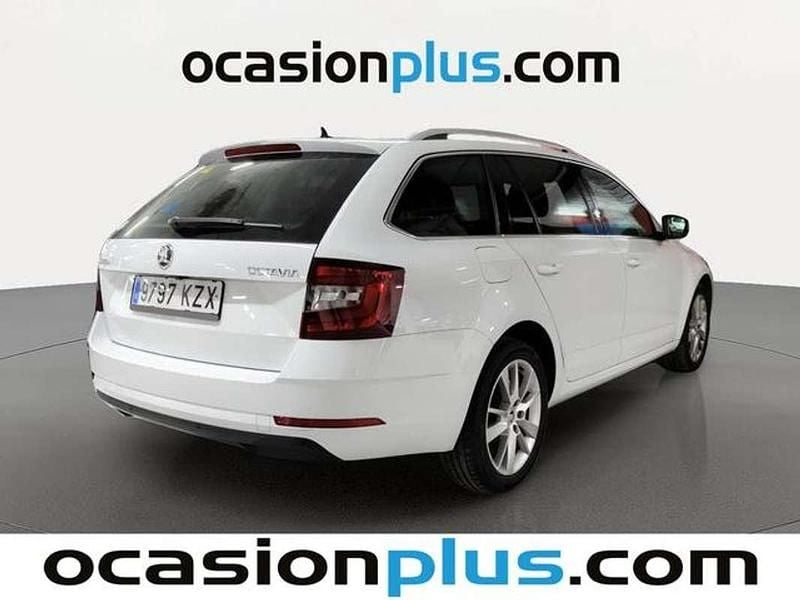 Usado Skoda Octavia Ambition 116 CV (85 kW) 2019 Blanco Familiar