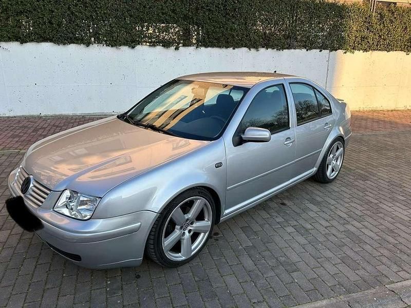 Usado VW Bora Highline 116 CV (85 kW) 2002 Gris Utilitario