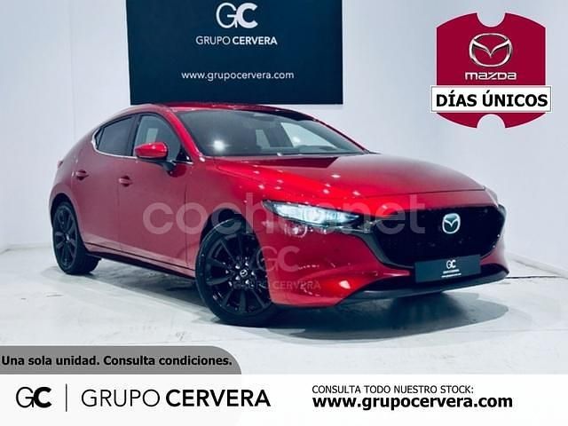 Rojo Nuevo 2025 Mazda 3 Exclusive-Line Berlina | 31.990 € (Un poco caro) - Imagen 1/4