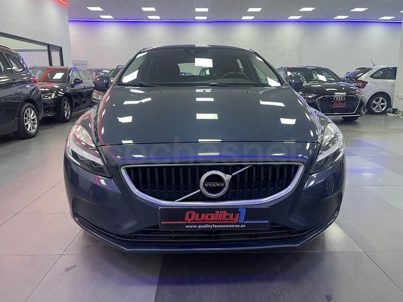 Usado Volvo V40 Kinetic 120 HP (88 kW) 2018 Azul Sedan