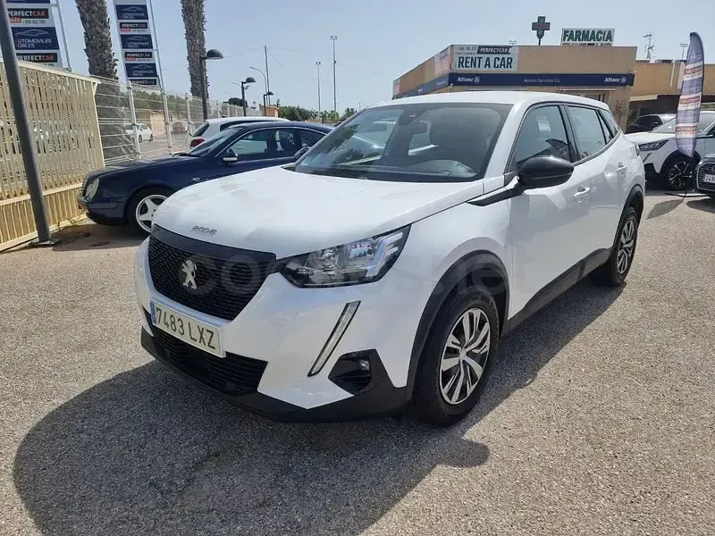 Usado Peugeot 2008 Active 110 CV (80 kW) 2022 Blanco SUV